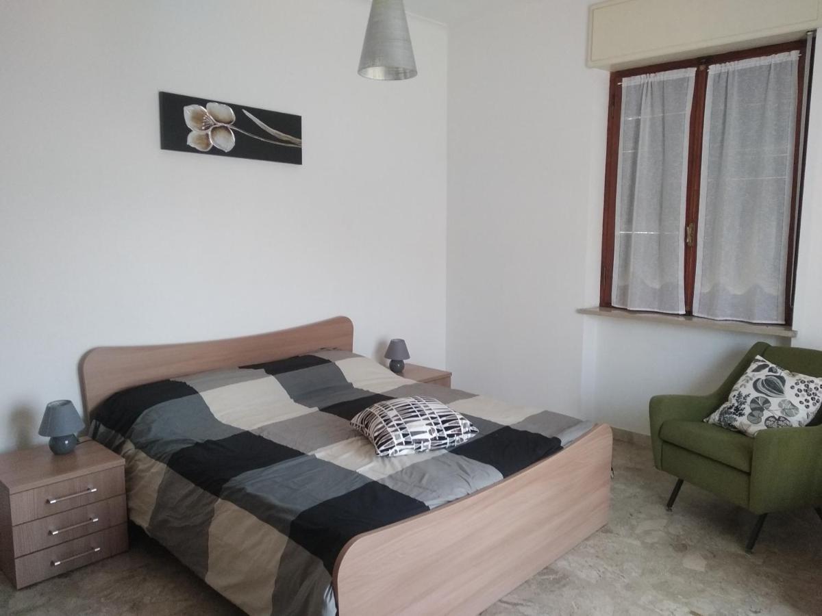 Casa Dusat In Accogliente Edificio Nel Centro Di Monforte Monforte D'Alba Luaran gambar