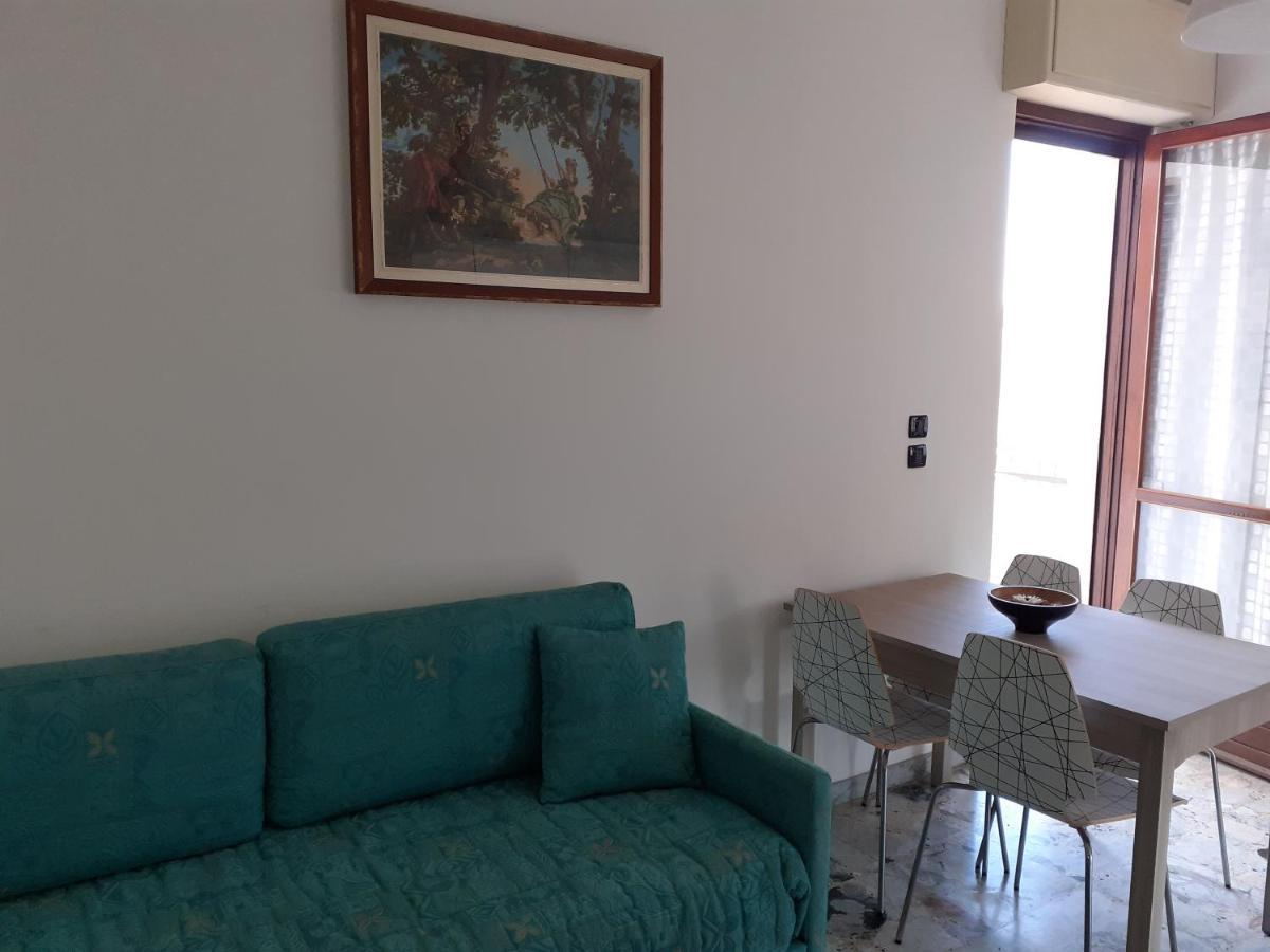 Casa Dusat In Accogliente Edificio Nel Centro Di Monforte Monforte D'Alba Luaran gambar